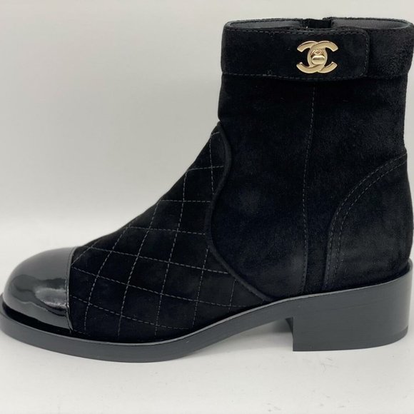 CHANEL 20K Suede Cap Toe Quilted CC Turnlock Flat Ankle Booties Boots - Picture 2 of 15